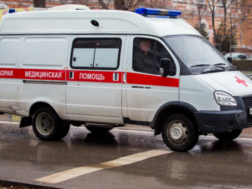 Четырехлетний мальчик пострадал после наезда мопеда в Воронеже 