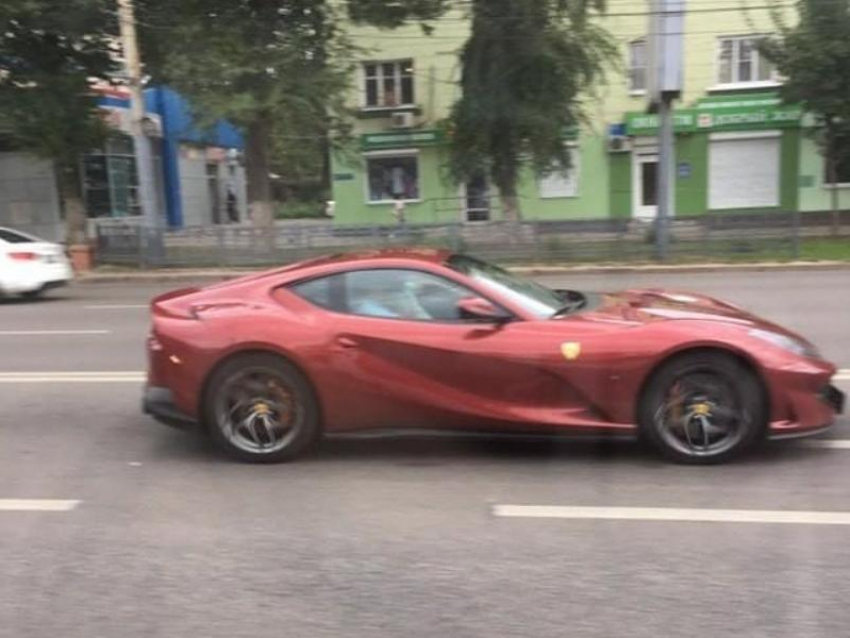 Мажорная Ferrari за 27 млн рублей возмутила жителей Воронежа