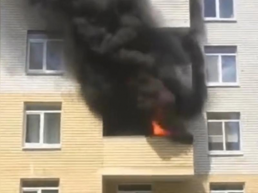 Хранение покрышек на балконе обернулось черным пожаром в Воронеже