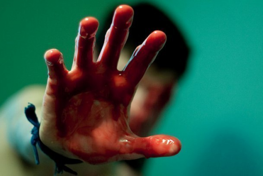 В воронежском общежитии на Хользунова жестоко убили мужчину