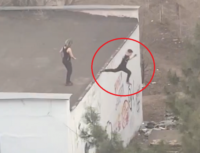Прыжок веры: опасные игры подростков сняли на видео в Воронеже