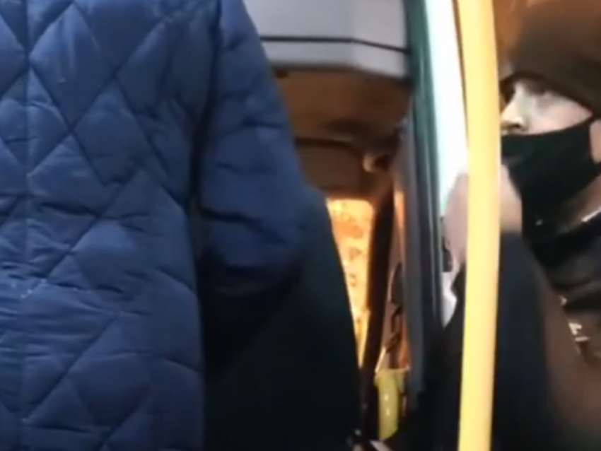 Воронежскую маршрутку потряс очередной масочный конфликт