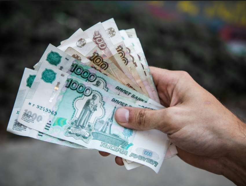 Повлияют ли длинные мартовские выходные на зарплату жителей Воронежа, рассказал эксперт