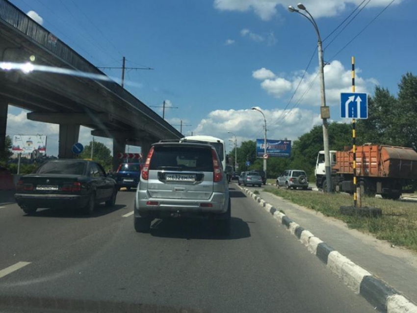 Как объехать адскую пробку на Северном мосту, рассказали в ГИБДД