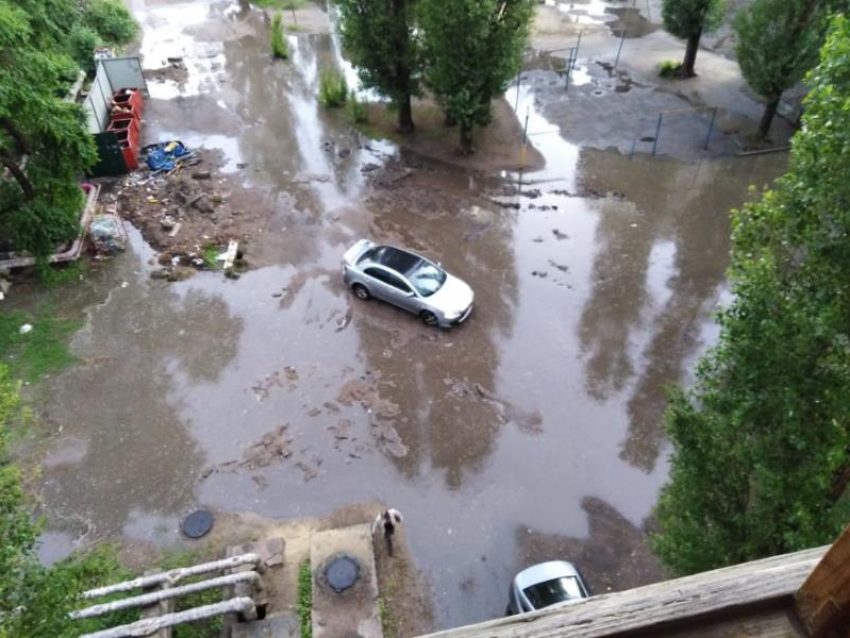 Воронежцы оказались заложниками потопа в собственных квартирах