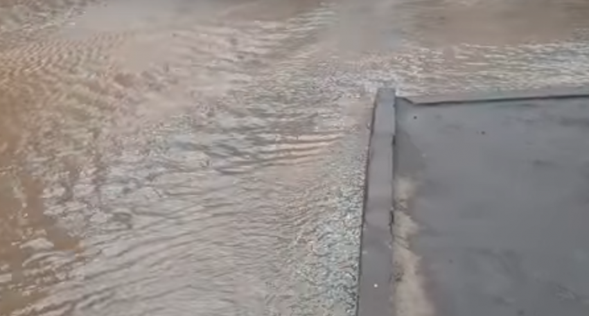 Воронежцы сняли на видео сильнейший потоп в Коминтерновском районе Воронежа 