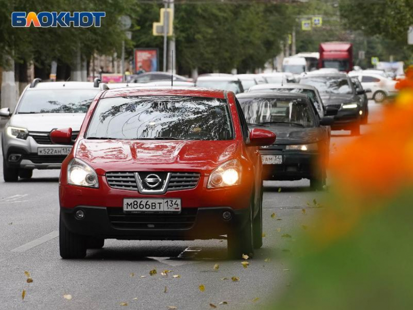 Большая пробка сковала дорогу до центра Воронежа