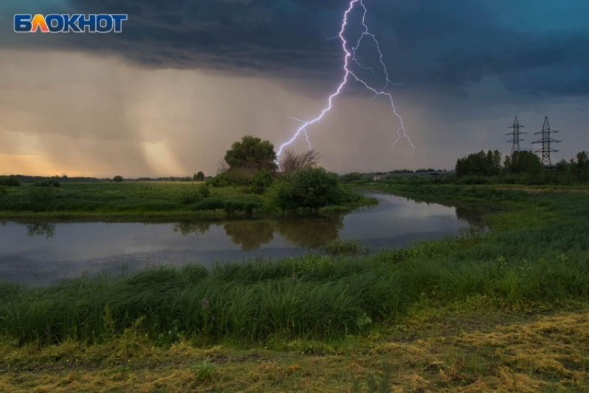 Грозы и ветер привели к штормовому предупреждению в Воронежской области