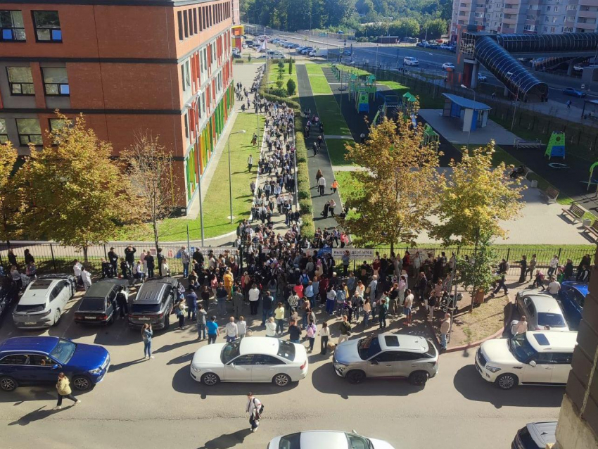 Раскрыта причина жуткой давки в школе Воронежа