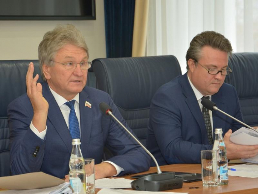 Депутаты повысили себе и чиновникам зарплаты и пенсии в Воронеже