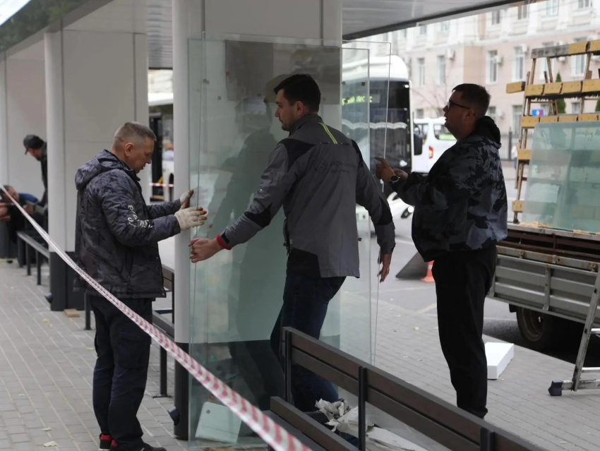 Остановки нового формата начали остеклять в Воронеже