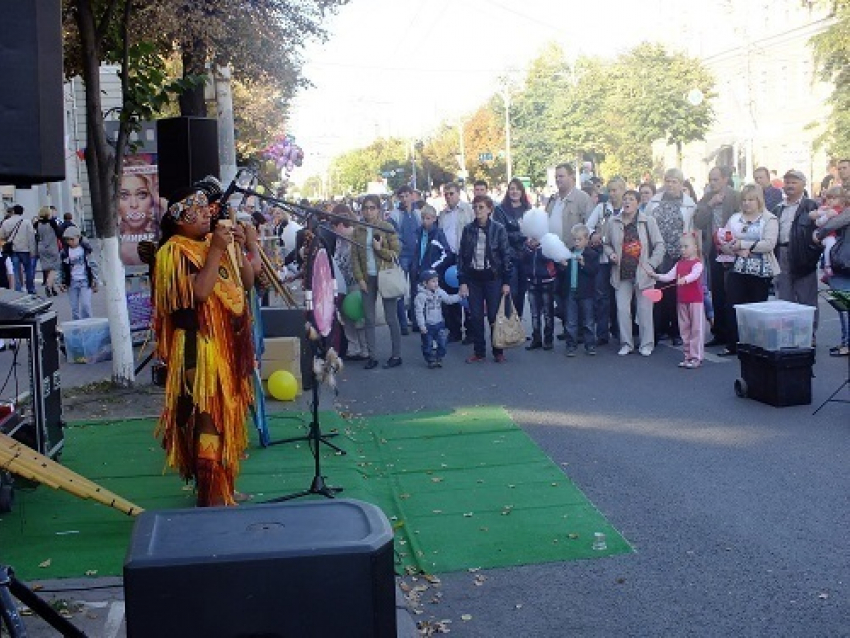День города Воронежа: перуанские индейцы своей музыкой покорили горожан