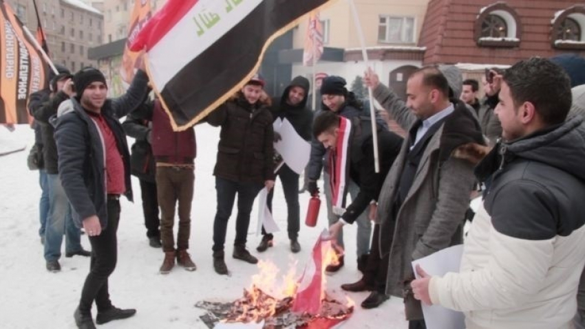 Иракцы в Воронеже просят у Путина защиты от ИГИЛ-Обамы- Эрдогана и сжигают флаг Турции