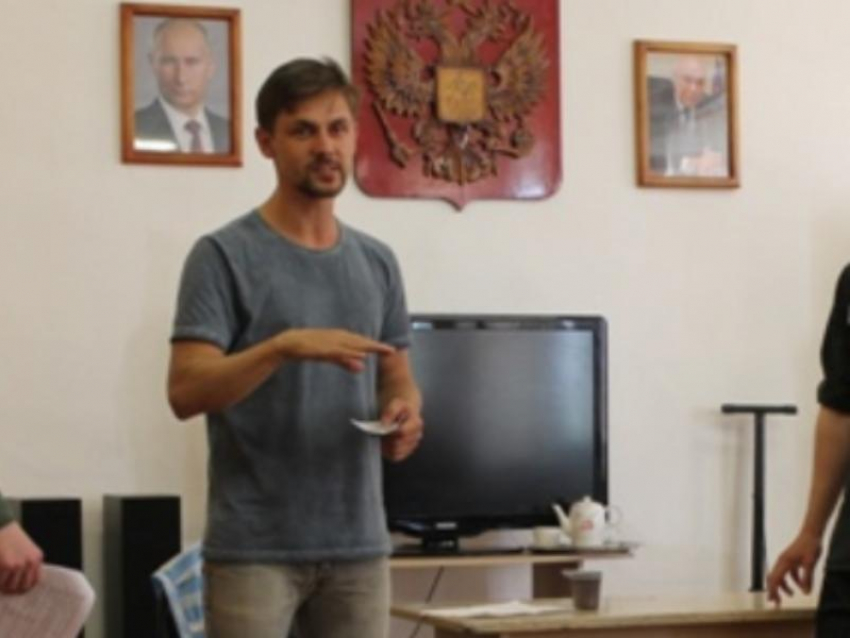 Московский актер научил заключенных играть на сцене в Воронеже