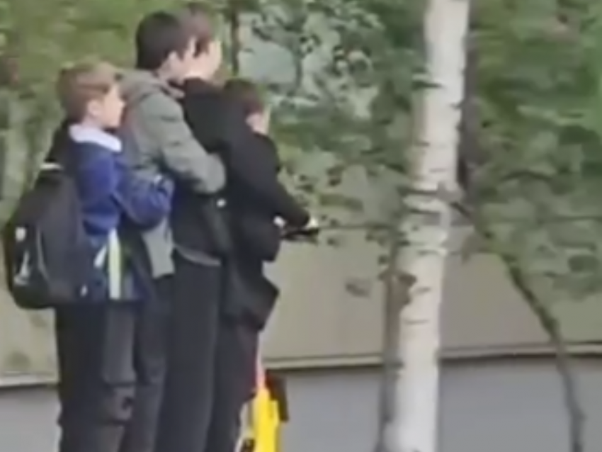 Четверо на одного: беспечный поступок подростков попал на видео в Воронеже