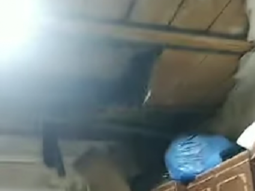 В квартире воронежцев обрушился потолок во время ливня 