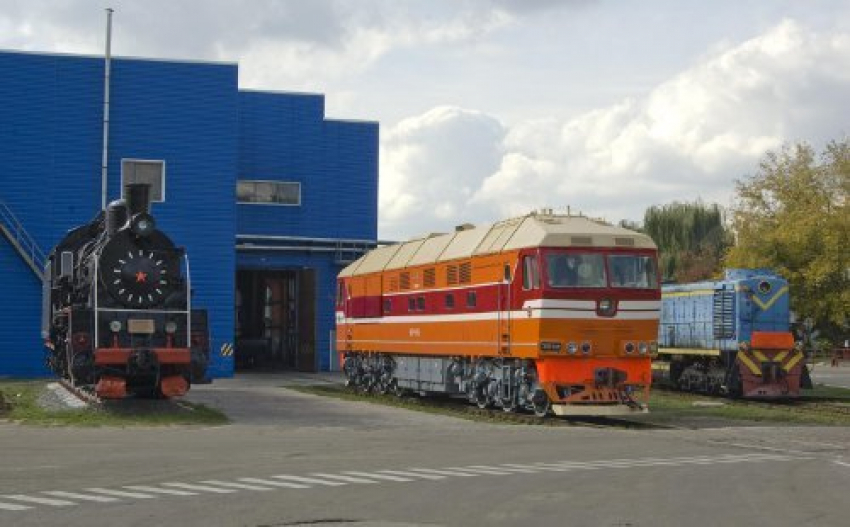 Горящий тепловозоремонтный завод в Воронеже тушили 53 спасателя