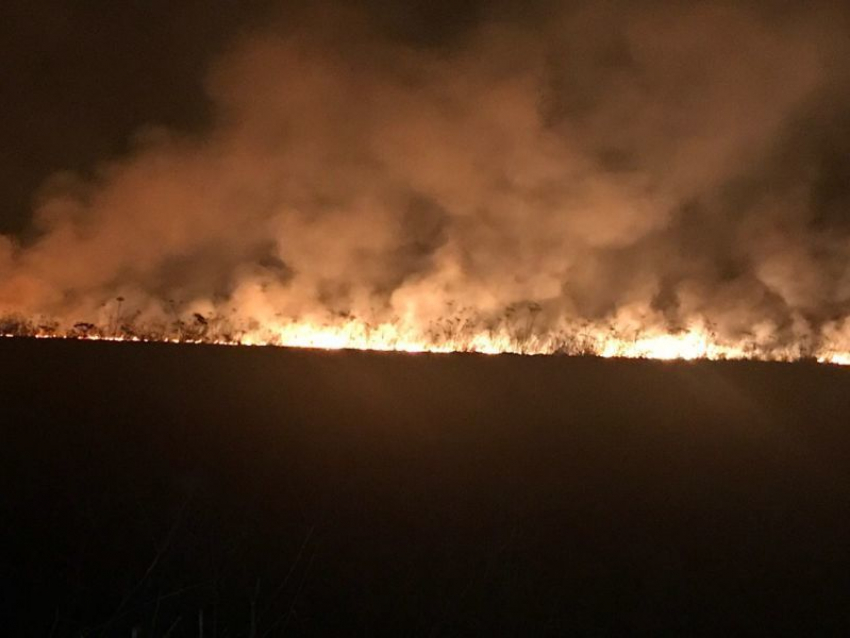 Масштабный пожар в воронежском Шилово перепугал горожан