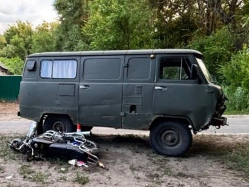 Малолетний мотоциклист и его 12-летняя подруга попали в ДТП с «буханкой» в Воронежской области 