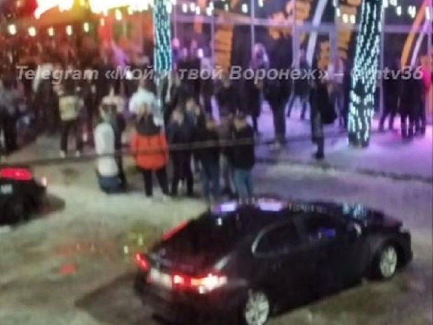 Было громко: причину отсутствия сна показали на видео в центре Воронежа