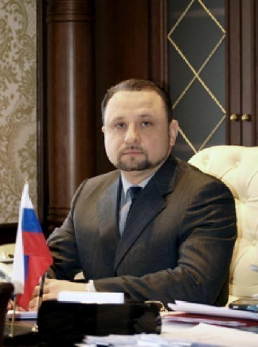 За скандальным превращением адвоката в чиновника мэрии Воронежа стоит глава управделами правительства
