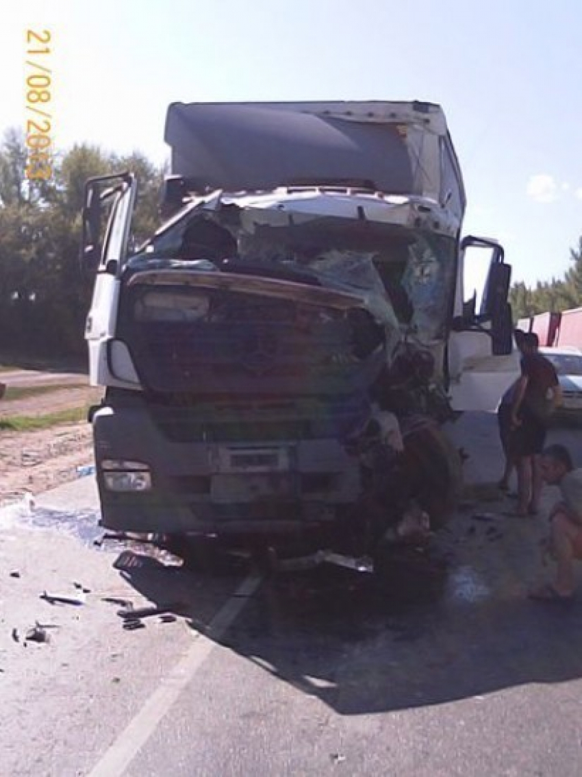 В Павловском районе столкнулись грузовики «Мерседес» и «МАН»