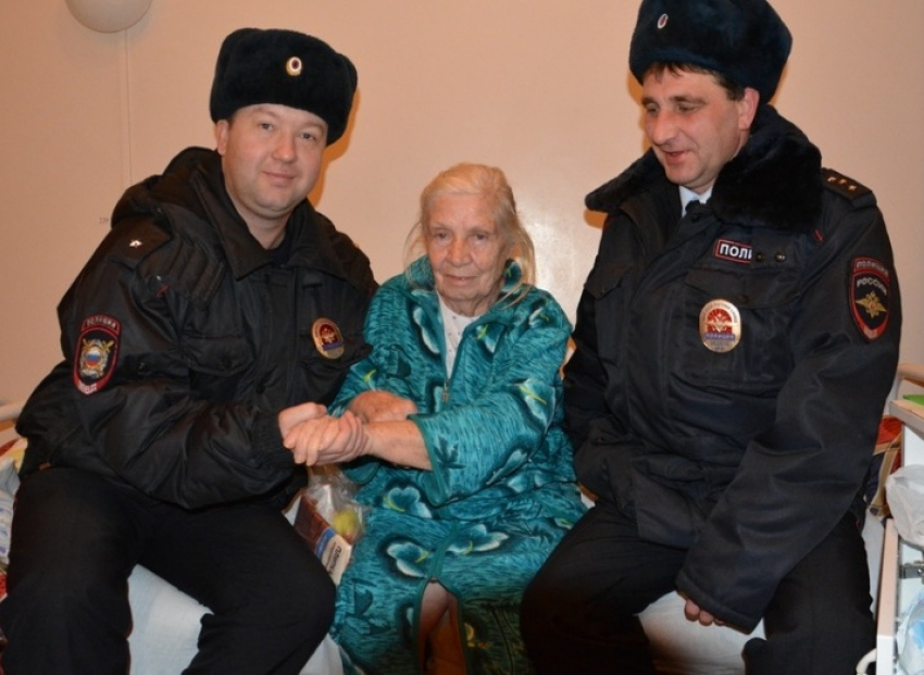 Воронежский полицейский не дал умереть 82-летней пенсионерке 
