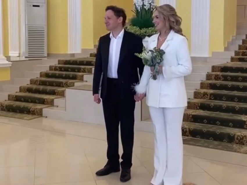Депутат-красавица из Воронежской облдумы вышла замуж за чиновника