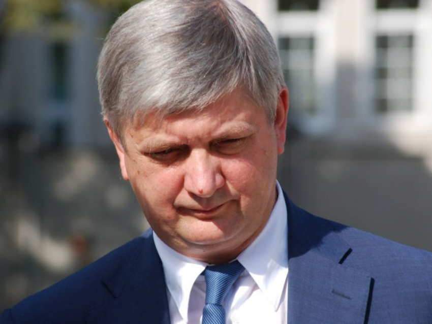 Около половины жителей Воронежа не доверяет губернатору Александру Гусеву