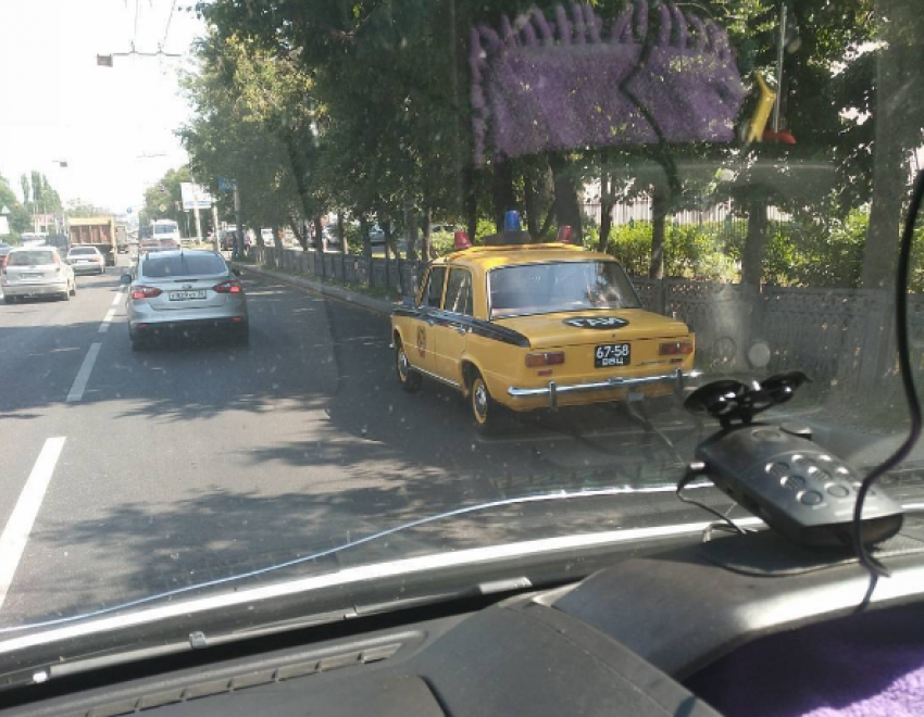 Воронежцы высмеяли ретро-автомобиль сотрудников ГАИ