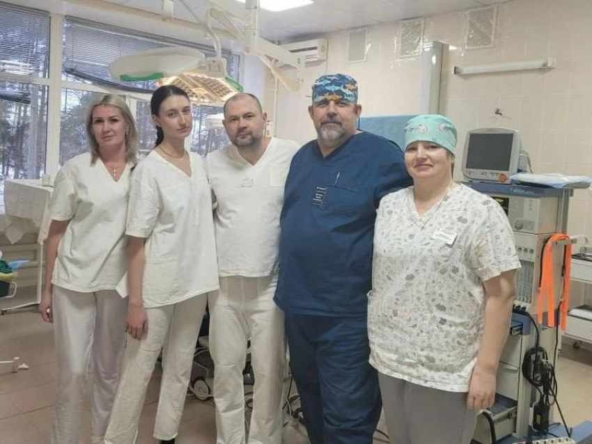 Воронежские врачи вырезали из мошонки пенсионера грыжу размером с дыню