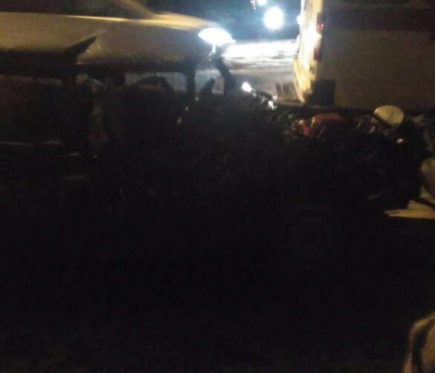 Фото жуткого ночного ДТП с автобусом в Воронеже появились в Сети