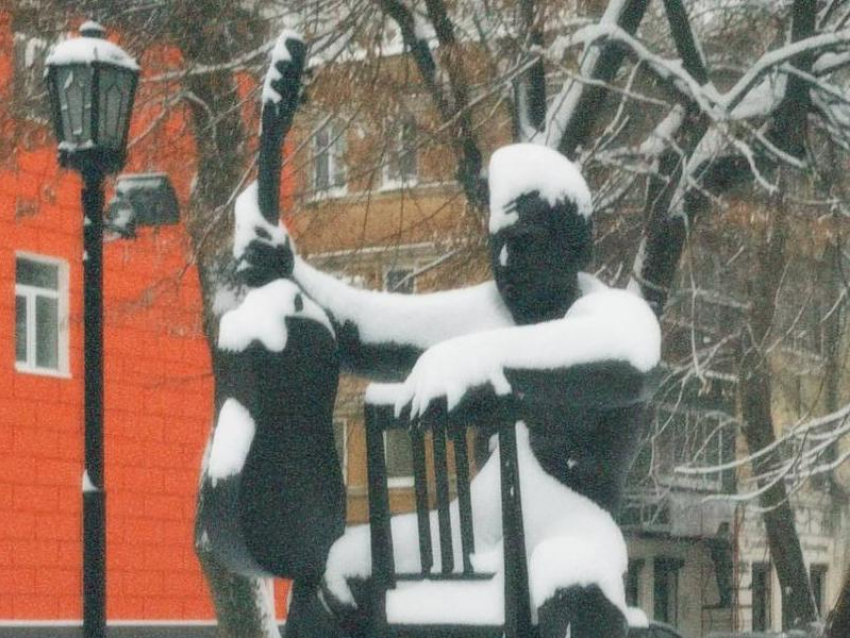 Бронзовый гитарный аккорд на воронежской улице: 88 лет со дня рождения Высоцкого