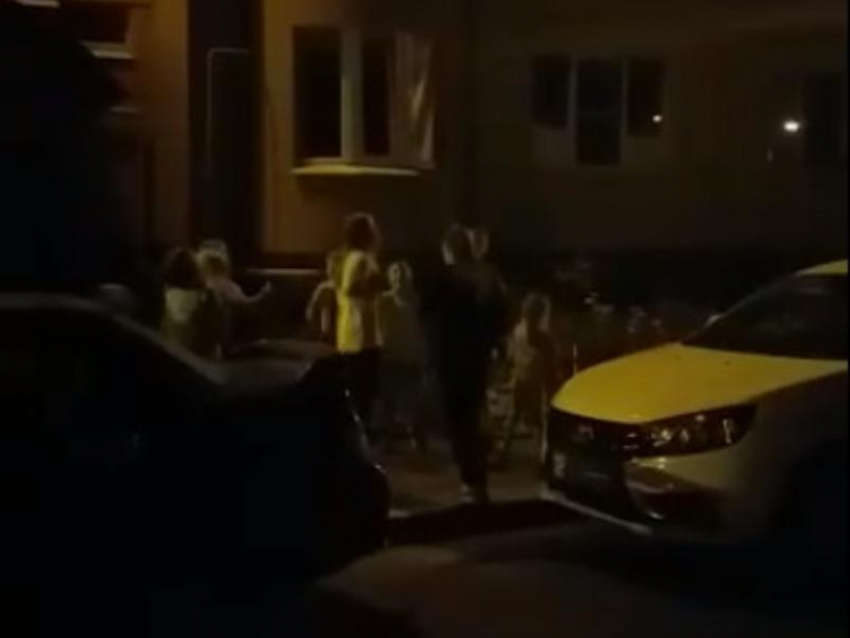 Убойную детскую дискотеку устроили под окнами воронежцев на ночь глядя
