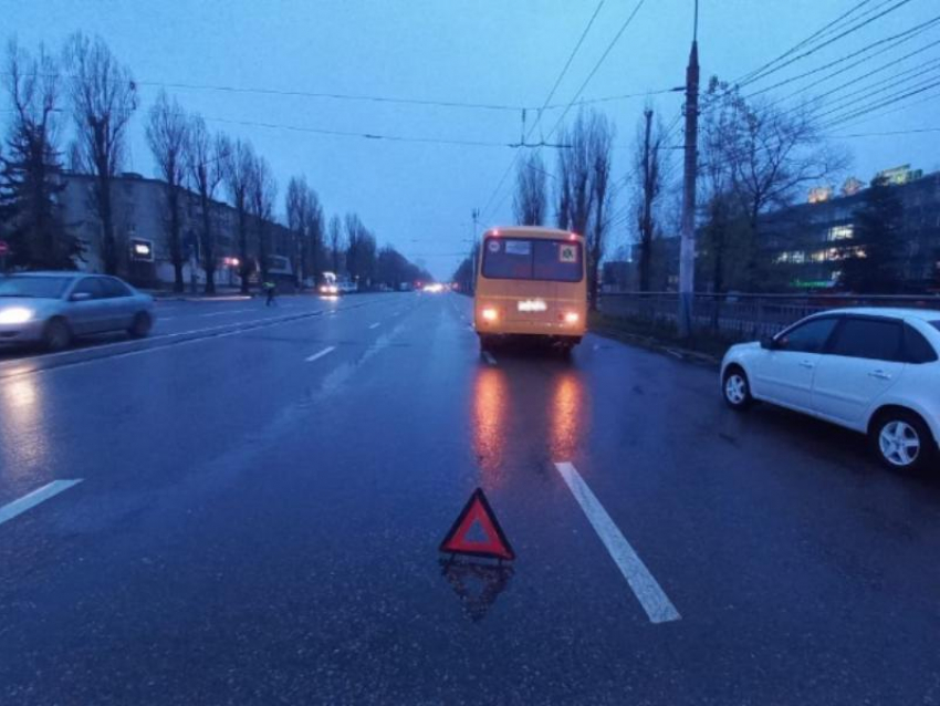 Стали известны подробности наезда школьного автобуса на человека в Воронеже 