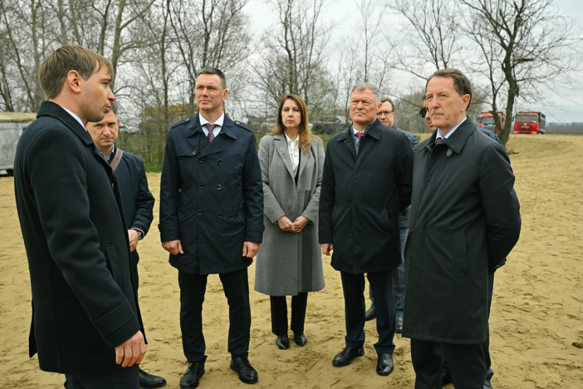 Со строительством новой воронежской птицефабрики за 2,5 млрд рублей ознакомился Алексей Гордеев