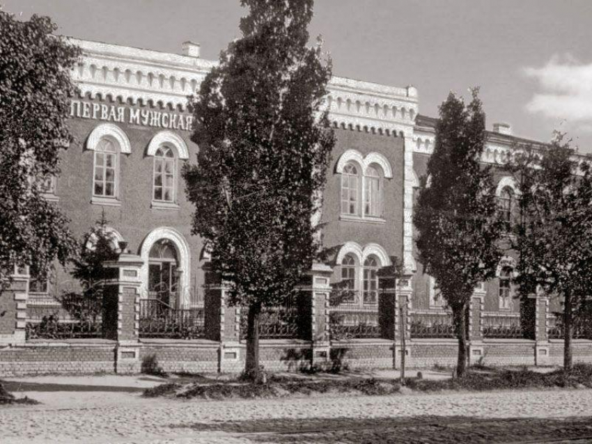 166 лет назад был заложен первый камень самого красивого здания в Воронеже