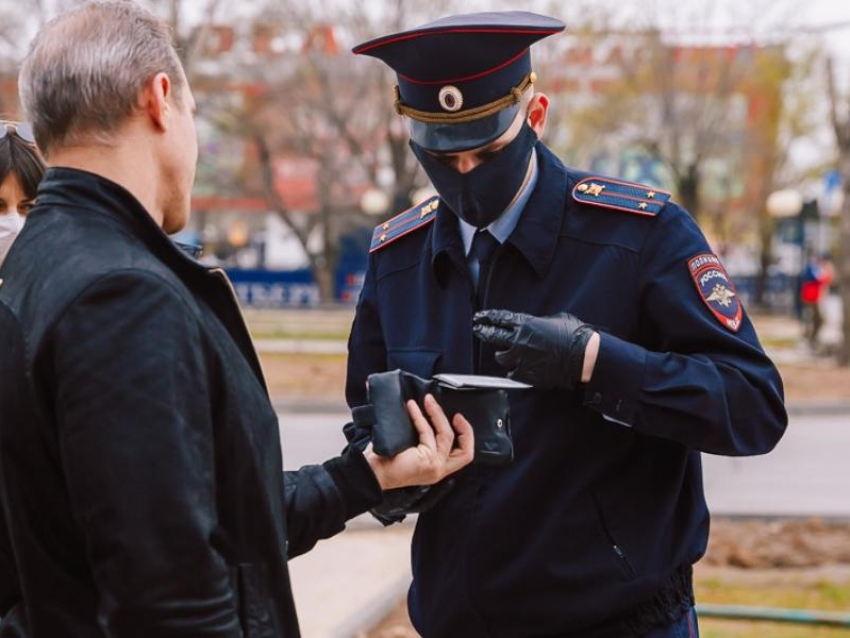 Воронежцев массово наказывают за безмасочный дух