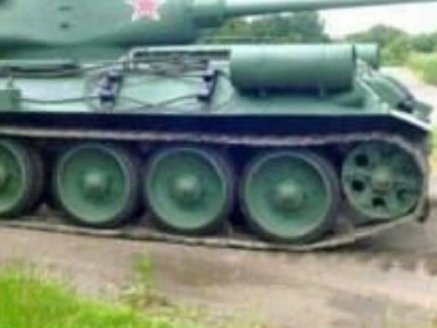 Танк Т-34 продают через интернет в Воронеже 