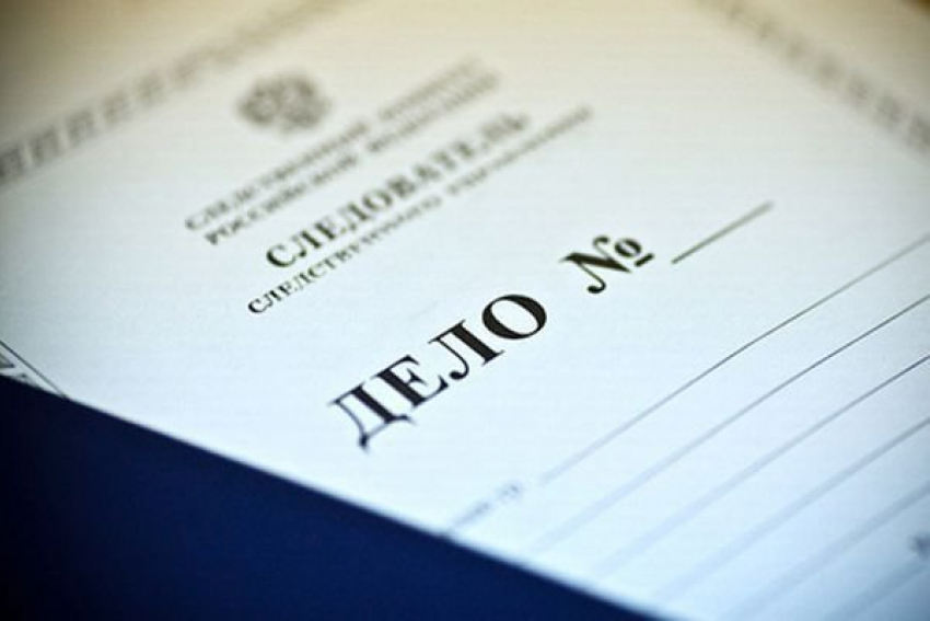 Жительница Воронежской области ударила наркополицейского, который обыскивал ее дом