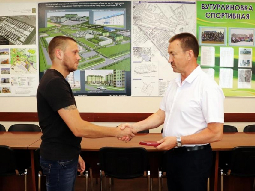 Воронежского бойца СВО наградили «За отвагу» в Бутурлиновском районе
