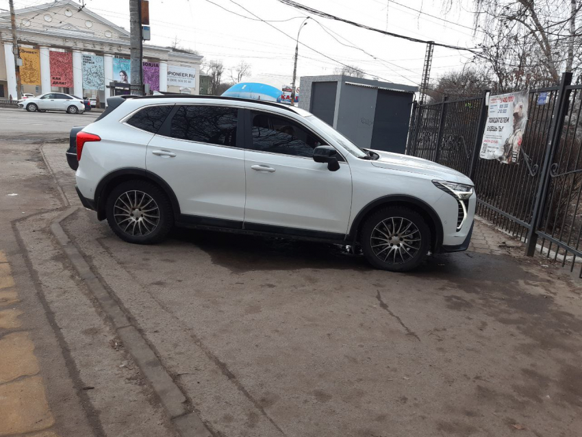 "Совсем обнаглели": возмутительная парковка рвет сердце воронежцев