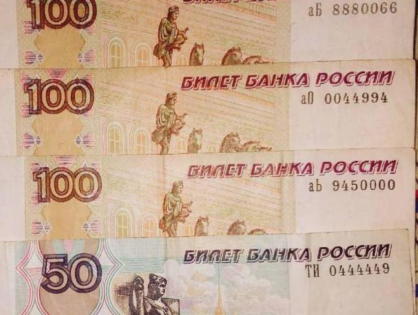 Воронежец показал свою коллекцию интересных купюр