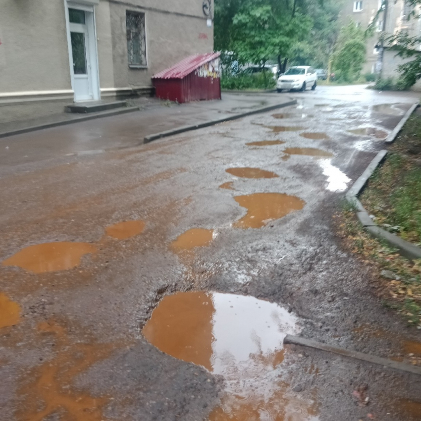 Дождь из Фанты обнажил глубинное состояние дороги в Воронеже 