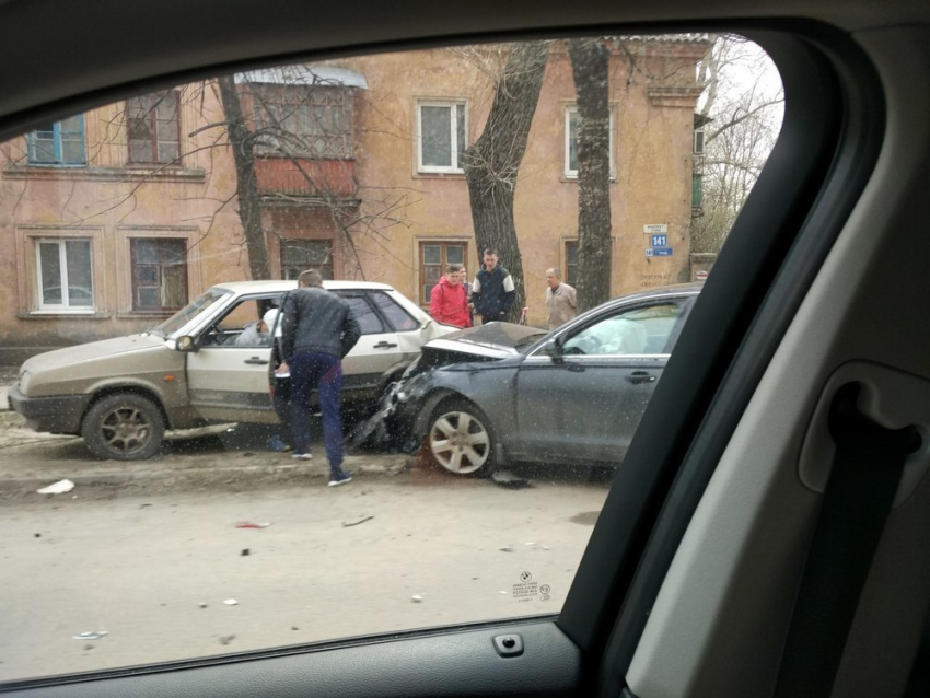 Последствия эпичной массовой аварии сняли в Воронеже 