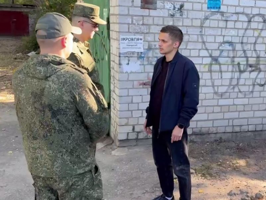 Двух мигрантов-уклонистов от армии обнаружили в гаражах на юго-западе Воронежа