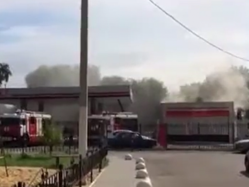 Пожар на заправке попал на видео в Воронеже