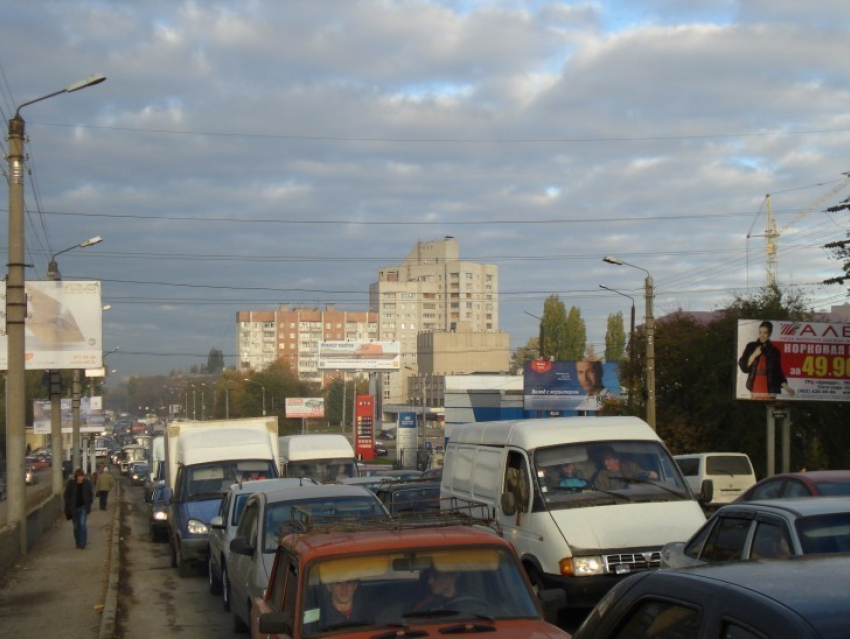 В Воронеже из-за дорожных работ собирается пробка на 9 Января