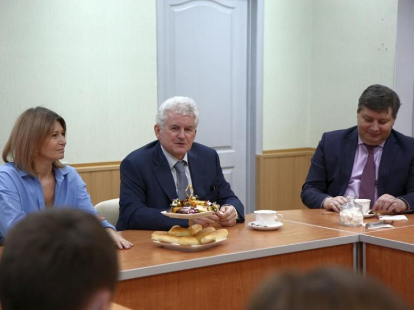 В День российского студенчества в Нововоронежском политехническом колледже состоялся круглый стол с директором АЭС  