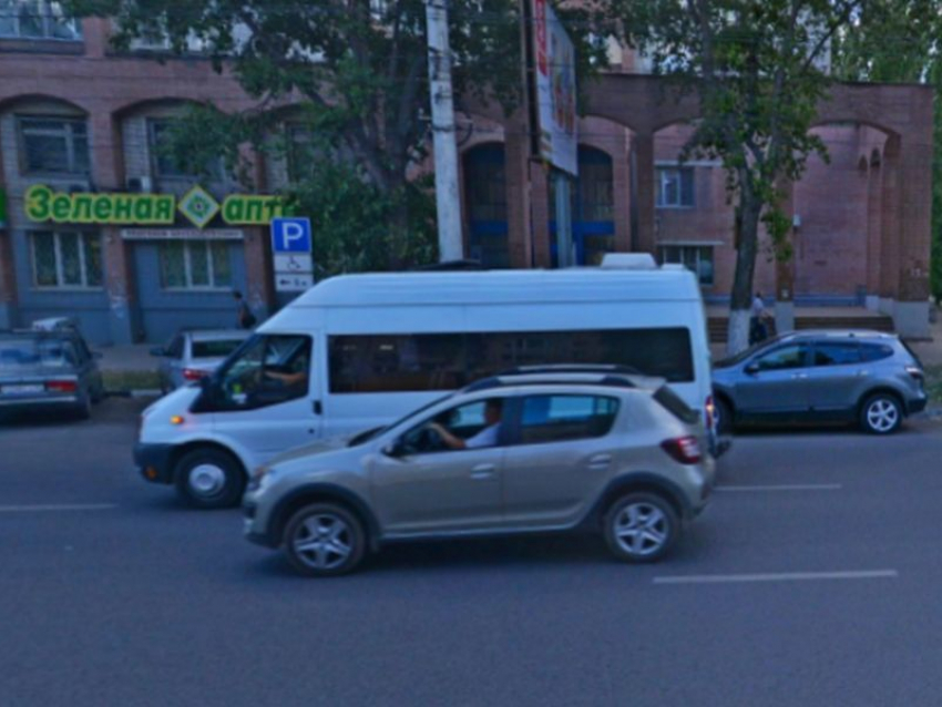 На левом берегу Воронежа юный водитель «Лады» снес на дороге пенсионерку